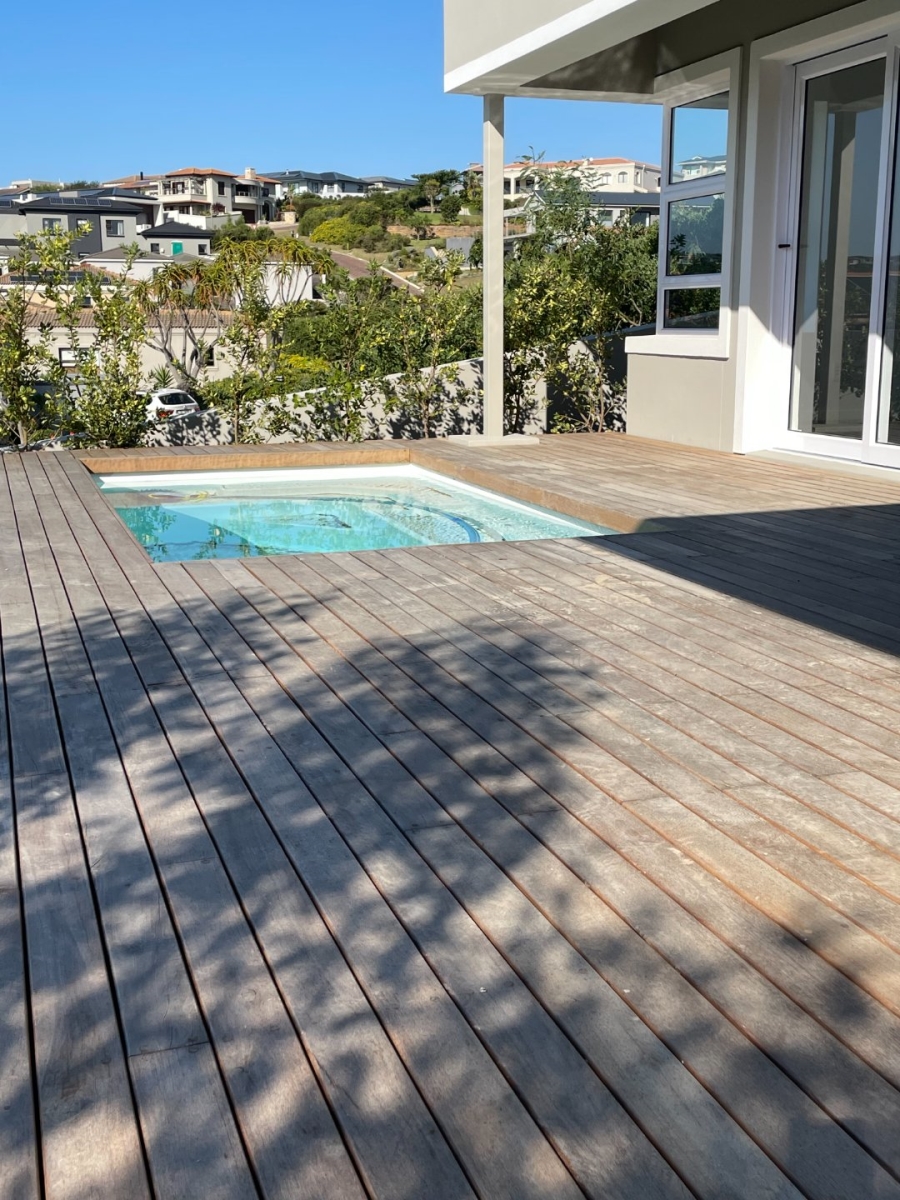 4 Bedroom Property for Sale in Whale Rock Heights Western Cape